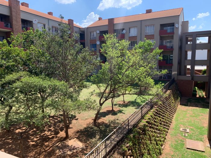 For Sale: 3-Bedroom Apartment in Waterkloof Glen, near Menlyn amenities and Gautrain.