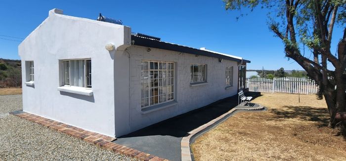 House for Sale in Vaal Marina Central: 2 Bedrooms, Braai Room, Spacious Yard.