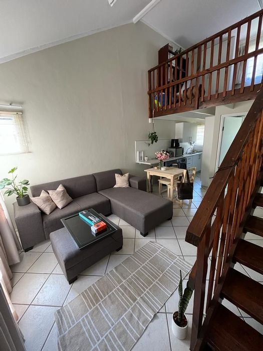 Hatfield Townhouse For Sale: Open plan living, 24-hour security, near university.