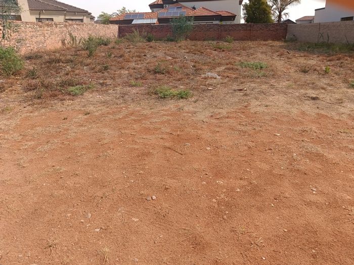 Eagles Crest: For Sale - Vacant Land Residential with prime views and community access.