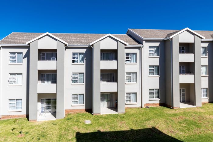 For Sale: Apartment in Blue Hills AH with pool, clubhouse, 24-hour security.