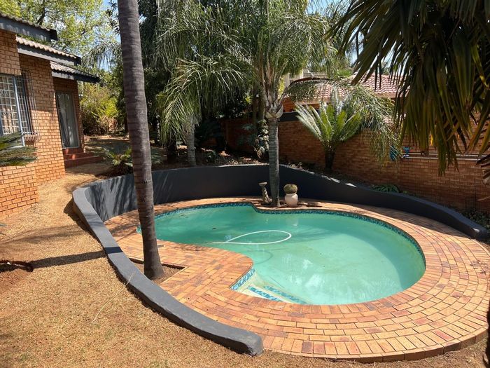 For Sale: Spacious Moreleta Park house with pool, braai area, and triple garage.