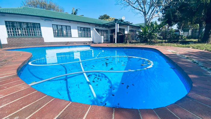 For Sale: Spacious 4-Bedroom House in Yellowwood Park with Pool and Security Features.