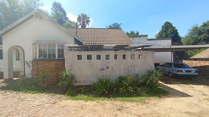 Bloubosrand House For Sale: 1 Bedroom, 2 Living Rooms, Flatlet, Double Garage.