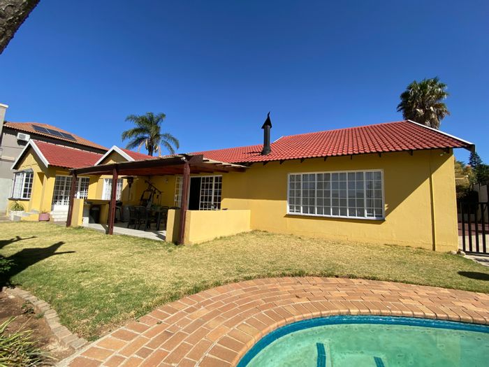 Bromhof House For Sale: 3 Bedrooms, Pool, Home Office, Double Garage, Secure Living.