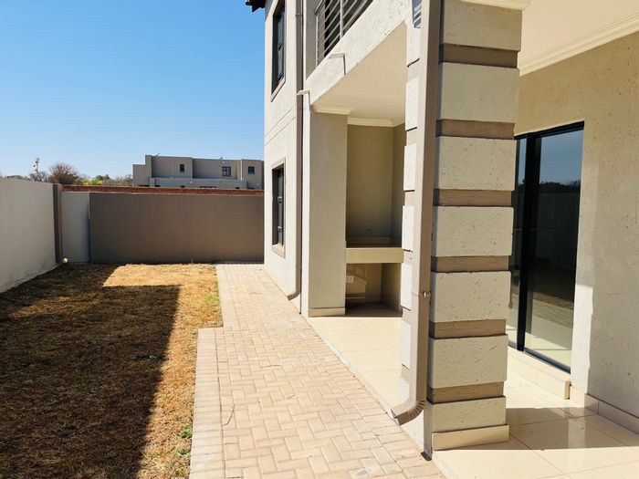 For Sale: House in Daspoort with ensuite bedrooms, private balconies, and outdoor patio.