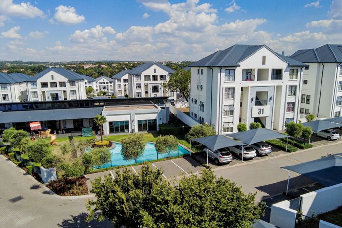 Bryanston Apartment For Sale: 3 beds, 2 baths, balcony, 24hr security, parking.