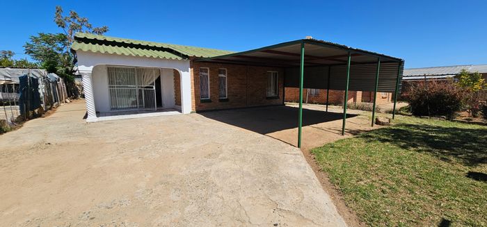 Roodepan House For Sale: 2 bedrooms, secure carport, fully fenced, expandable.