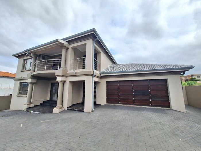 For Sale: Spacious House in Drum Rock with flatlet, patios, and open living areas.