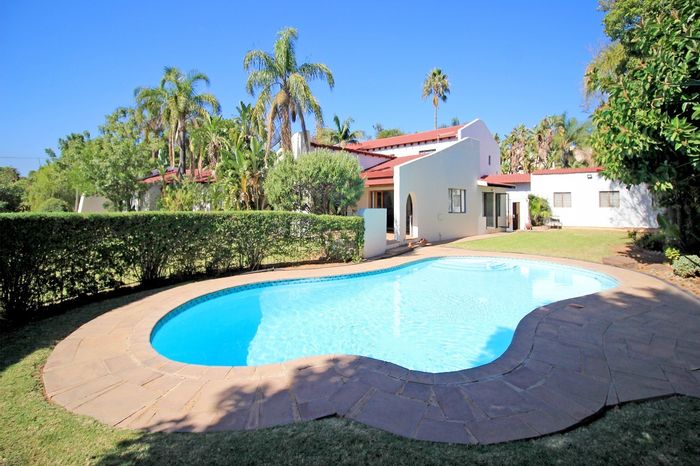 For Sale: House in Waterkloof Heights with flatlet, pool, and ample parking.