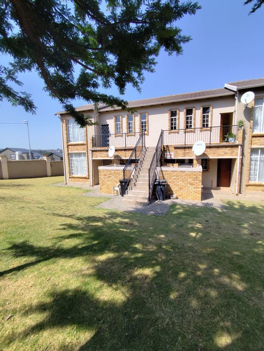 For Sale: 2-bedroom apartment in Honeydew with balcony, security, and double carport.