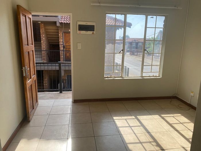 For Sale: Apartment in Kempton Park Central with 24-hour security and parking.