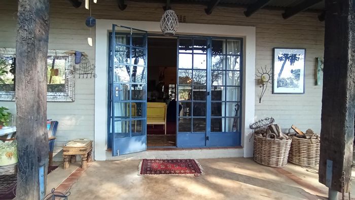 Character house in Melville for sale: 3 beds, 2 baths, flatlet, patio.