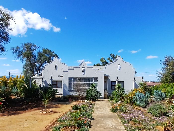 West Bank House For Sale: Spacious garden, braai room, double garage, and expansion potential.