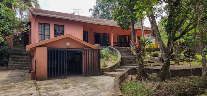 Salt Rock House For Sale: 3 Bedrooms, patio, garage, near schools and shops.