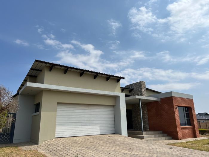 House for Sale in The Aloes Lifestyle Estate: Open plan living, home automation, double garage.