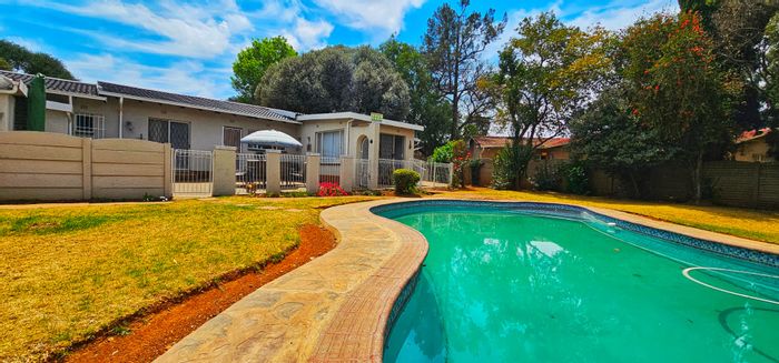 3 Bedroom House For Sale in Brackenhurst Ext 2 with garden and entertainment area.