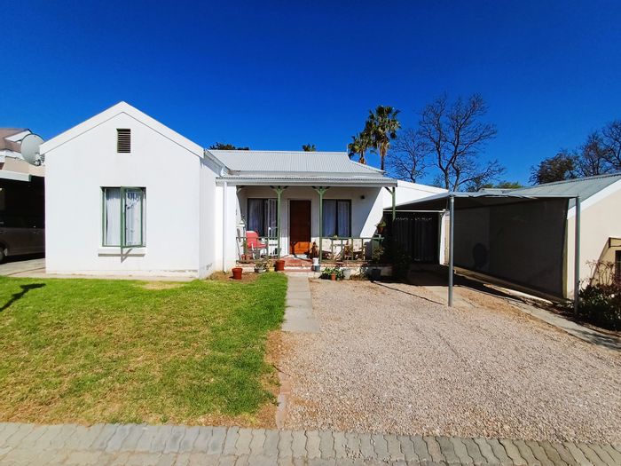 Two-Bedroom Townhouse for Sale in Oudtshoorn South with Yard and Braai Area.