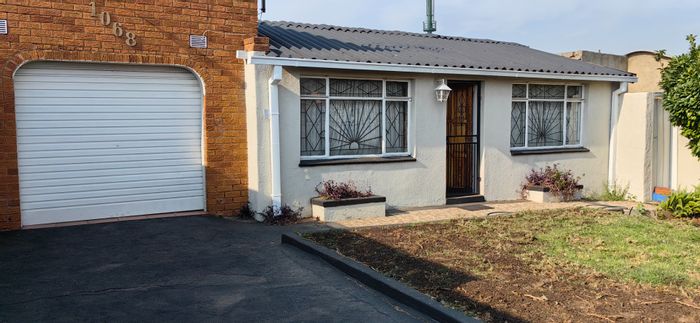 Diepkloof Zone 1 House For Sale: 3 Bedrooms, garage, dining room, secure layout.