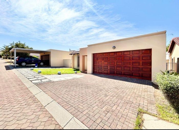 Kyalami Hills House For Sale: 3 Bedrooms, secure complex, garden, double garage.