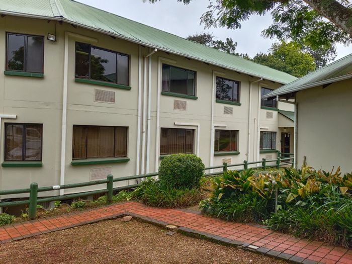 Kloof Central Office To Rent: 4 air-conditioned offices, parking, kitchenette, secure environment.