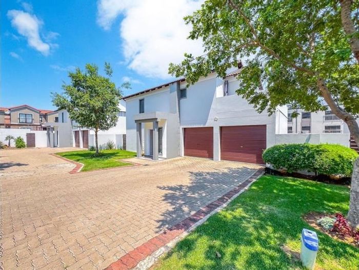 Broadacres Cluster For Sale: 3 beds, pool, clubhouse, 24-hour security.