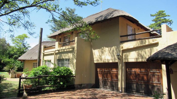 Buccleuch House For Sale: 4 Bedrooms, Pool, 2 Garages, Balcony, Entertainment Spaces.