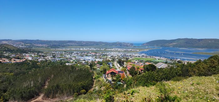 Knysna Heights For Sale: Vacant Land Residential with lagoon views and level terrain.