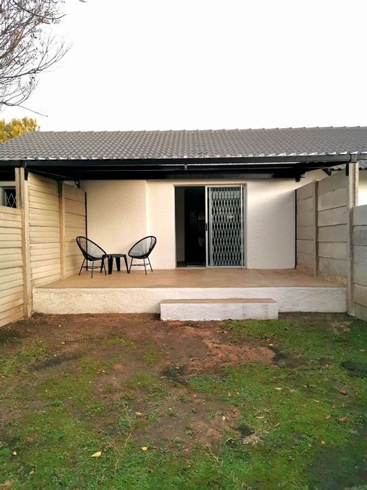 Pet-friendly serviced apartment in Secunda Central, close to shopping complex. To Rent.