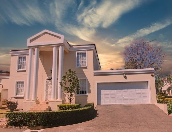 For Sale: Townhouse in Sterrewag with 4 bedrooms, pool, and security.
