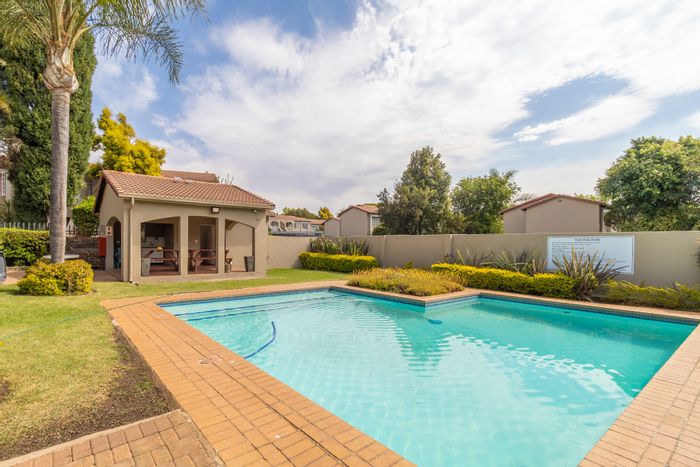 For Sale: 2 Bedroom Apartment in Robindale with Pool, Security, and Carport.