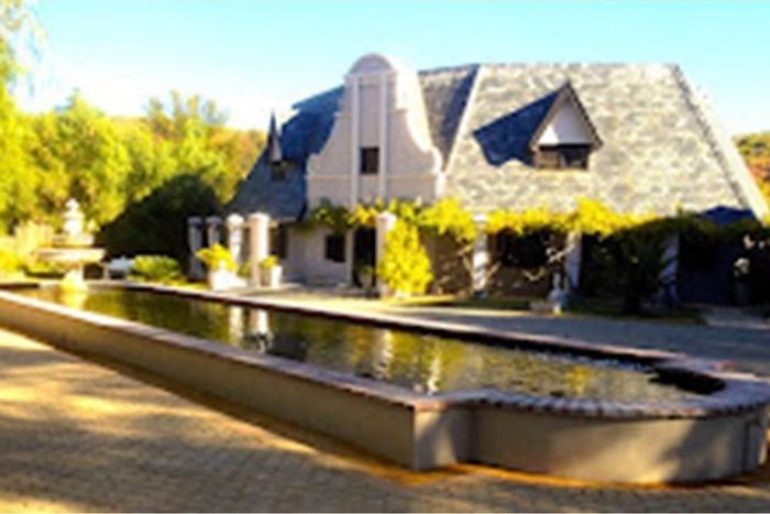 91 Ha Farm for Sale in Oudtshoorn Rural with guest units and irrigation rights.