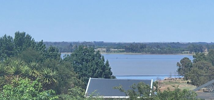 For Sale: Vacant Land Residential in Vaal Marina Central, 1000 sqm, waterfront access.