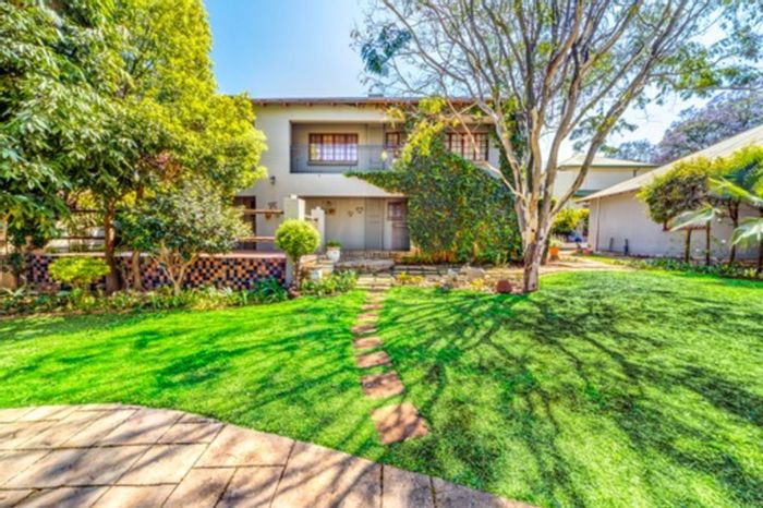 Eastwood House For Sale: 10 bedrooms, guest facilities, pool, and ample parking.