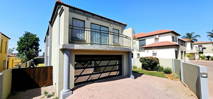 For Sale: House in Moreleta Park with garden, open-plan living, and double garage.