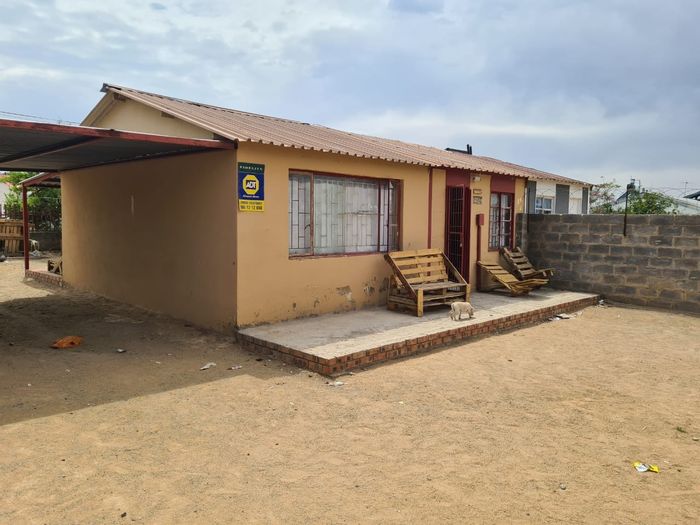 Homevale House For Sale: 2 Bedrooms, Carport, Enclosed Yard, Room to Extend.