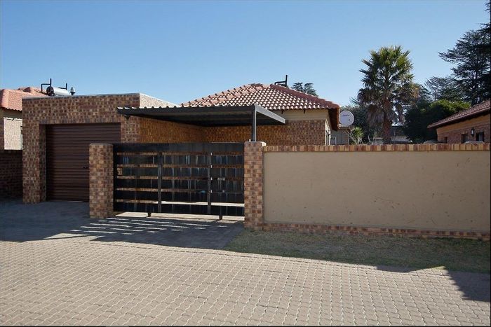 Ermelo Central Townhouse For Sale: 2 bedrooms, garage, garden, pet-friendly estate.