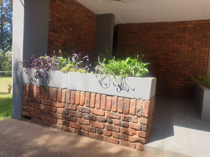 For Sale: 3-Bedroom Apartment in Kilner Park with garden braai area and carport.