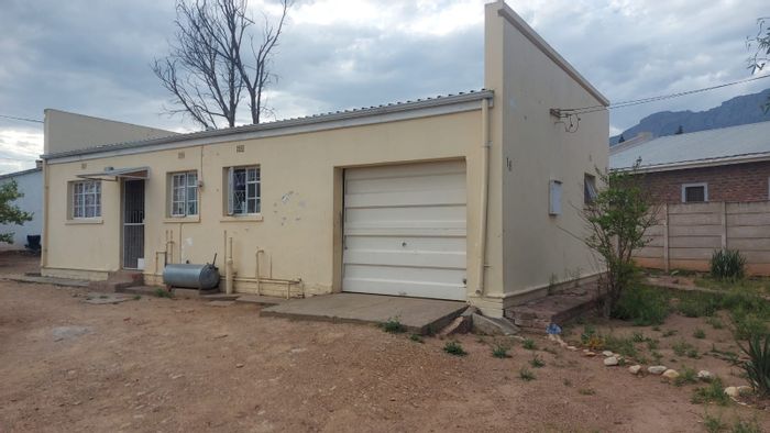 Ladismith Central House For Sale: 2 bedrooms, garage, expansion potential on 544sqm.