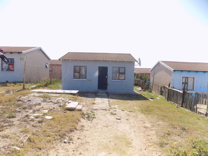 Bethelsdorp House For Sale: 2 bedrooms, close to schools and shopping centers.