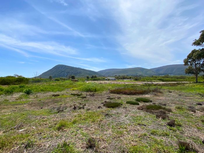 For Sale: 901 sqm vacant land in Franskraal, mountain views, close to beach.