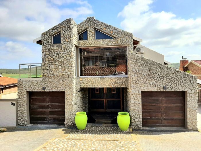 For Sale: House in Reebok with open-plan living, en-suites, office, and outdoor braai.