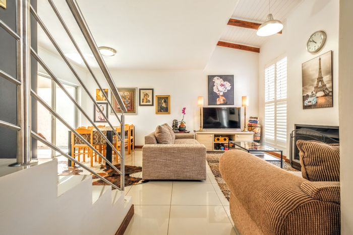 Brooklyn Townhouse For Sale: 3 Bedrooms, patio, solar system, security features.