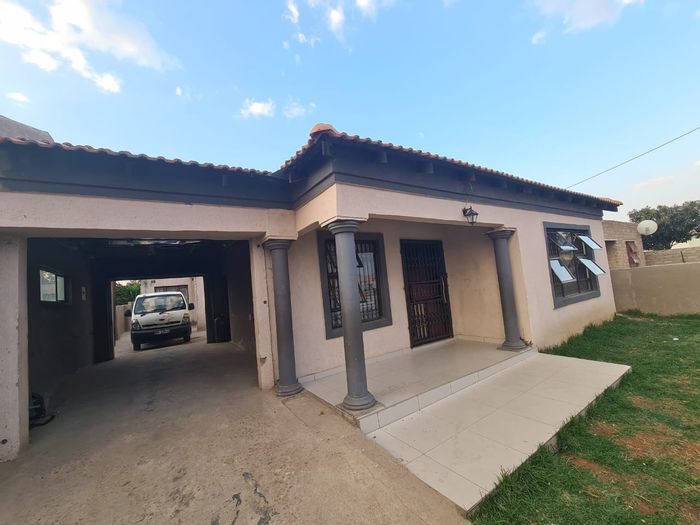 House for Sale in Seshego: 3 bedrooms, rental potential, garage, close to amenities.