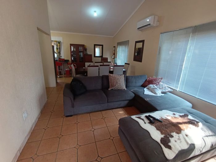 2 Bed, 2 Bath House To Rent in Nelspruit Ext 13, pet-friendly, communal entrance.