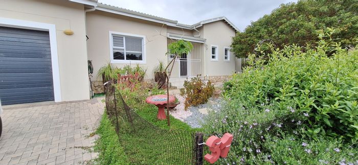 3-bedroom house in Stilbaai Wes for sale with solar, garden, and braai.