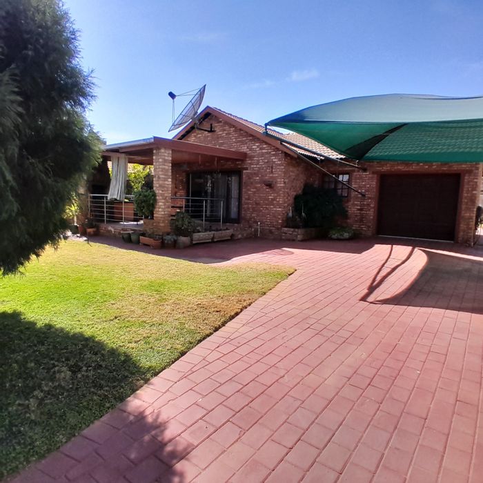 Rietfontein Duet For Sale: Open plan living, 3 beds, garage, scullery.