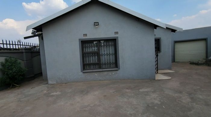 For Sale: House in Ebony Park with cashflow-positive backroom apartments and ample parking.