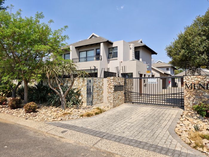 Menlo Park Cluster For Sale: Income-generating, furnished, with outdoor braai and Jacuzzi.