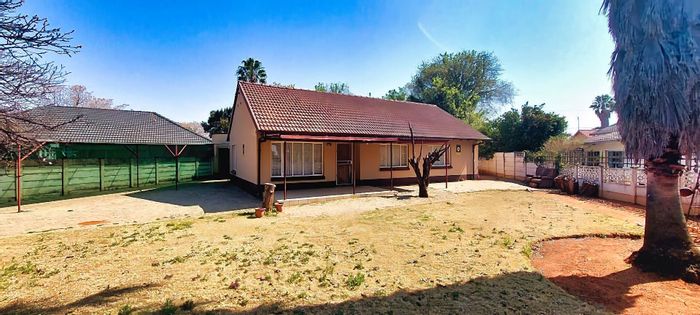 House for Sale in Stilfontein Ext 4: 3 bedrooms, spacious yard, garage, carport.